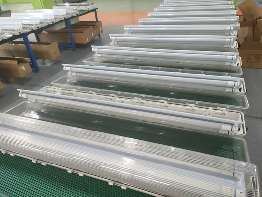 Υλικό ATEX GRP G 3/4&quot;Αποσταλμένο από έκρηξη Φθοριούχο Φως Γραμμικό IP66 LED Αποσταλμένο από έκρηξη Φως για επικίνδυνη περιοχή