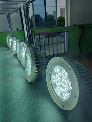 Υψηλό φως 180lm/w ATEX Ανθεκτικό στη διάβρωση IP66 LED εξωτερικό φως οροφής 50W-250W
