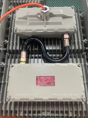 300-500 W εκρηκτικοπροστατευτικό φωτιστικό για πλημμύρες υδατοασθενές αντιδιάβρωση 140lm/W 220v 380v