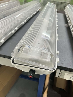 2 × 48 ιντσών ανθεκτικό σε έκρηξη φως LED σωλήνα   115lm / W ABS στερέωμα για επικίνδυνο χώρο βιομηχανικό φωτισμό