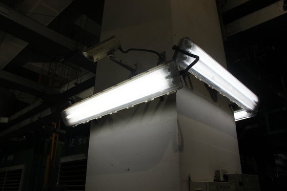 Φωτιστικό γραμμικό LED 4ft ανθεκτικό σε εκρήξεις για επικίνδυνες τοποθεσίες 2x9W / 2x18W
