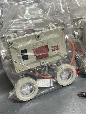 180λεπτο Αντιεκρηκτικό Φωτιστικό Έκτακτης Ανάγκης Διπλό Σποτ για Επικίνδυνες Περιοχές Ζώνης 1/21 με Πιστοποίηση ATEX